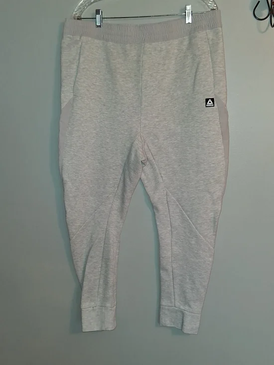 Reebok Light Gray Men's Joggers with Logo Patch