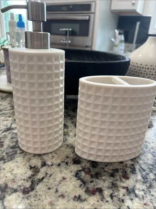 UGG Cream Ceramic Bath Set - Pump and Organizer