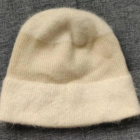 American Eagle AE Ivory Lambswool Angora Blend Fuzzy Knit Beanie One Size