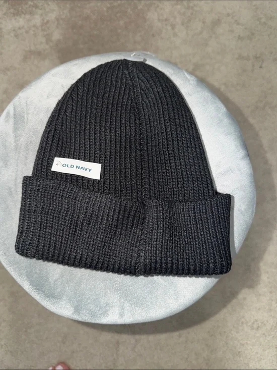 NWT Old Navy women's Black Knit Beanie
