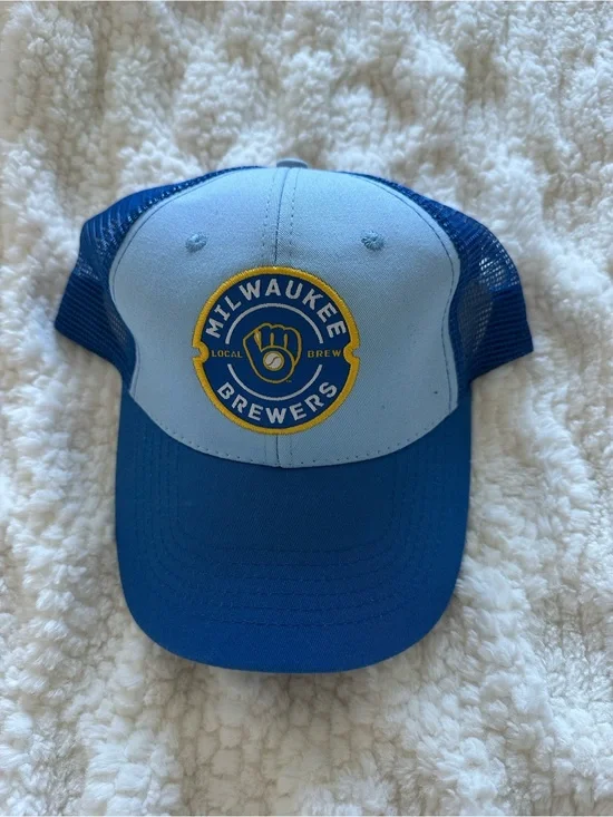 NWOT Milwaukee Brewers Blue Trucker Hat