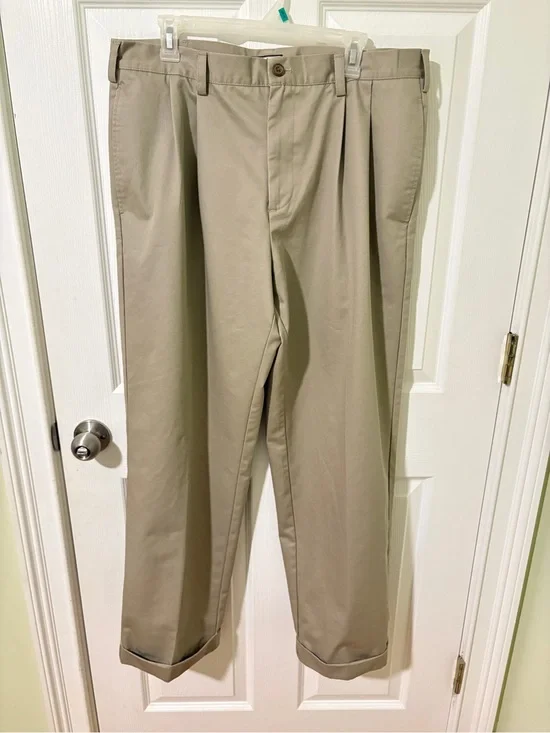 Izod Men's Pleated Chino Pants in Light Khaki