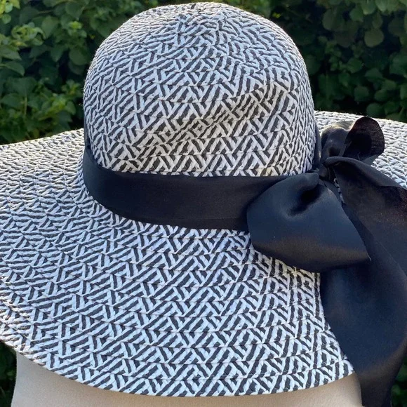 90s Chic Wide Brim Sun Hat Women's Black White Woven Straw Ribbon Bow Summer Hat