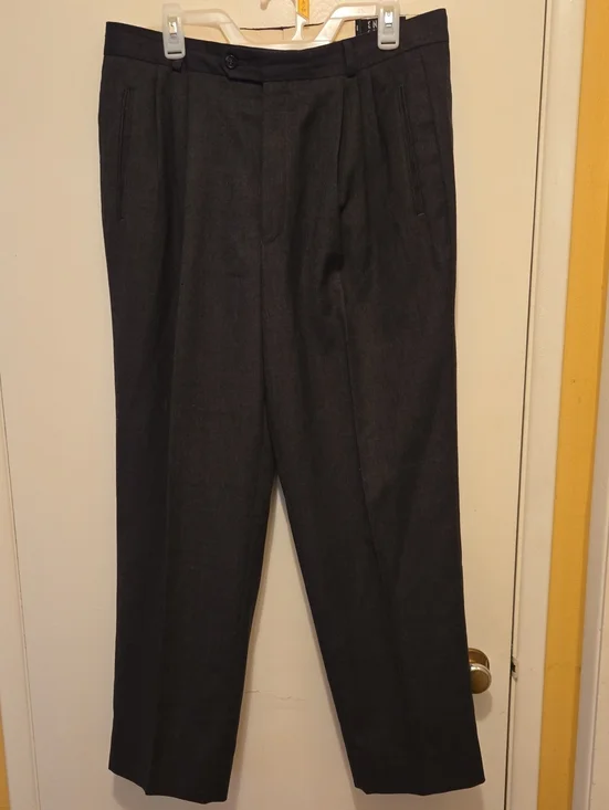 Men's Pleated Dress Pants in Dark Gray - Classic Tailored Style