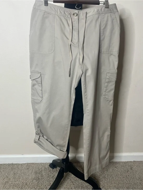 L.L.‎ Bean Women’s Favorite Fit Khaki High Rise Roll Tab Cargo Pants Sz 14