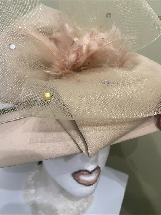 NWT Beautiful Dress Hat / Church Hat by Donna Vinci