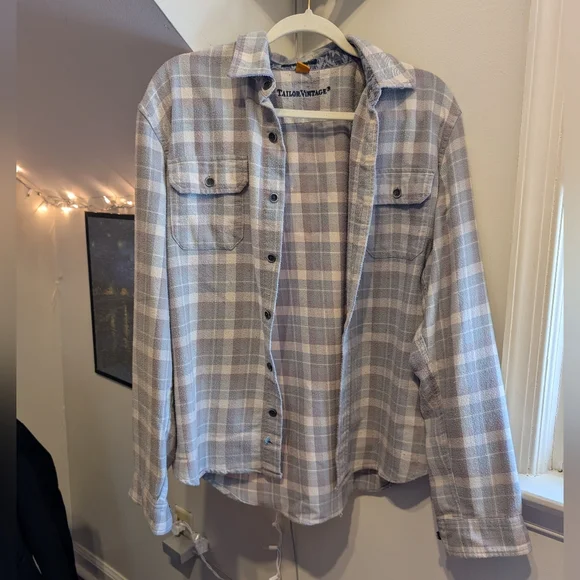 Tailor Vintage Flannel Plaid Button-Down Shirt in Light Green and Cream