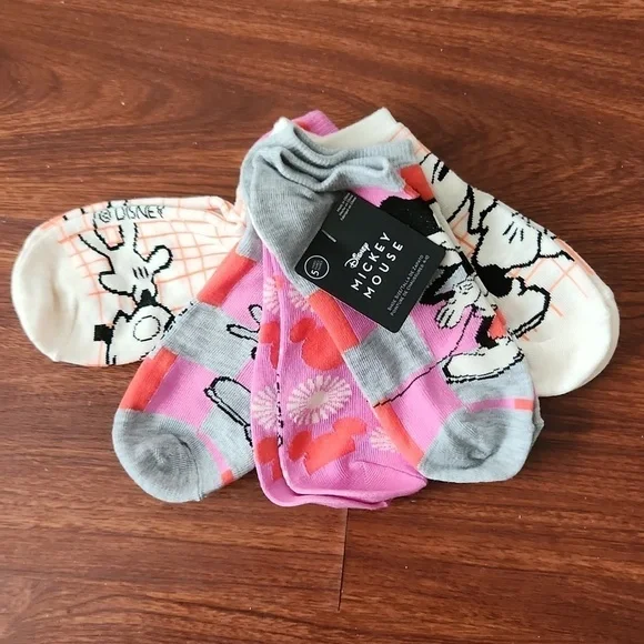 Disney Socks Womens Mickey Mouse Size 4-10 shoe Ankle Socks NEW