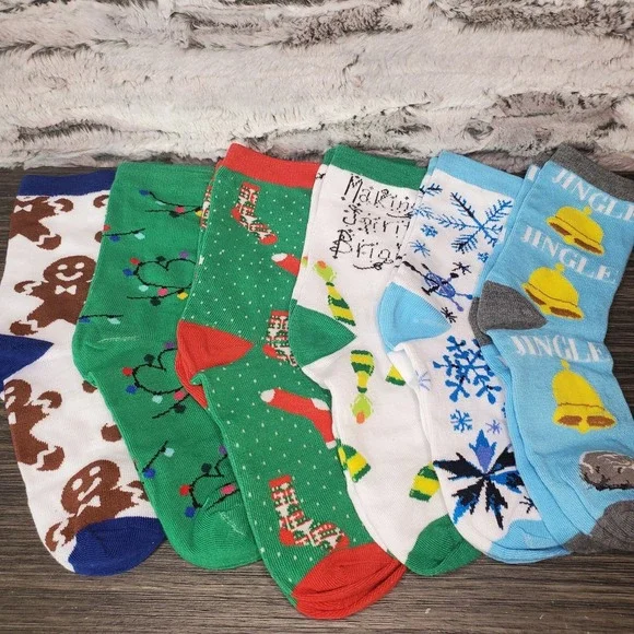 Assorted 5 Pair Women's Christmas Themed Crew Socks Lightweight - Shoe Size 4-9