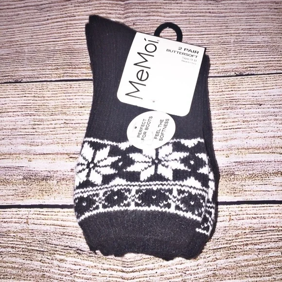 NWT  MeMoi women’s 2 Pack socks Black and white butter soft