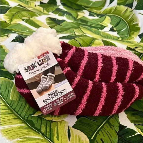 Muk Luks Women's Short Cabin Socks - Red and Pink
