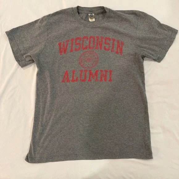 New‎ Agenda Wisconsin Alumni T-Shirt Mens Medium Gray Short Sleeve Badger Tee