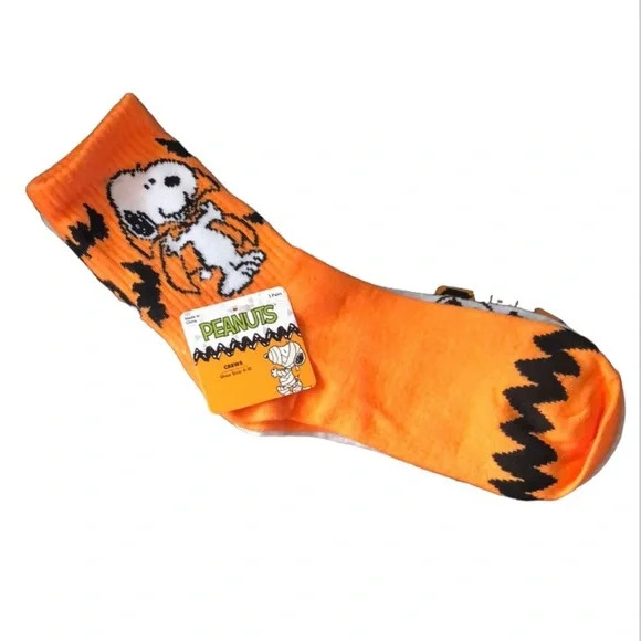 Peanuts Women’s Crew Halloween Snoopy Socks