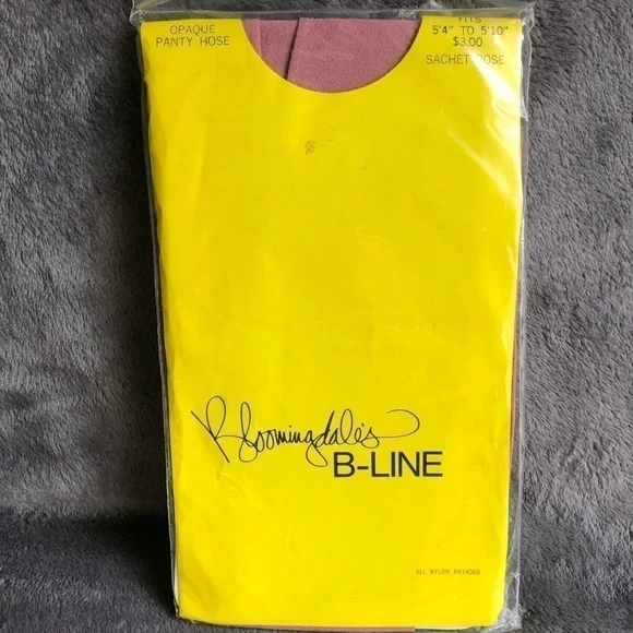 Bloomingdales B-Line Opaque Pantyhose Sachet Rose Vintage ‎ Nylon Tights RN14060