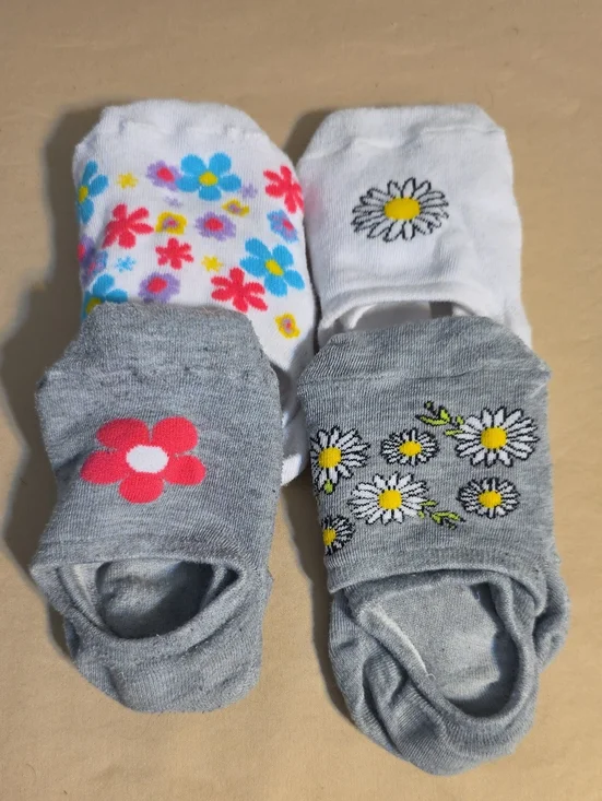 **FREE W/PURCHASE** Neutral Floral No-Show Socks - 4-Pack
