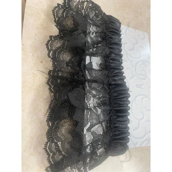 Black  lace and feather Garter