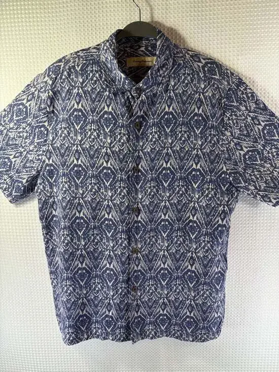 Tommy Bahama Short Sleeve Button Down Shirt in Blue 100% Silk