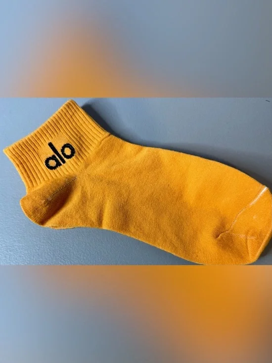 ALO Yoga half crew throwback nustard Athletic Crew Socks black embroidered ankle