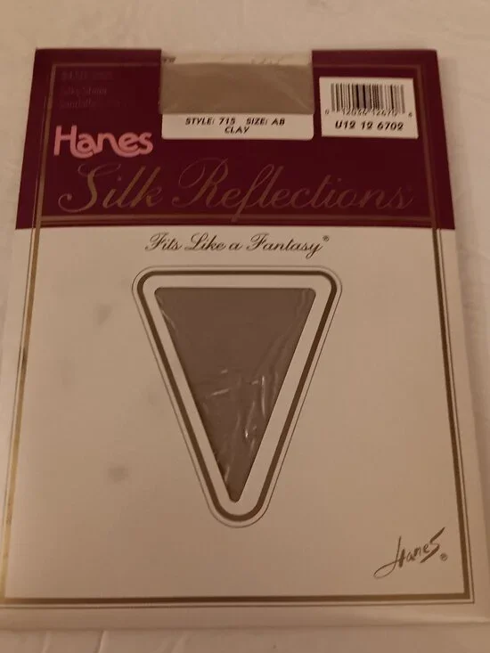 Hanes Silk Reflections Pantyhose Style 715 Size AB Clay Color Sandalfoot
