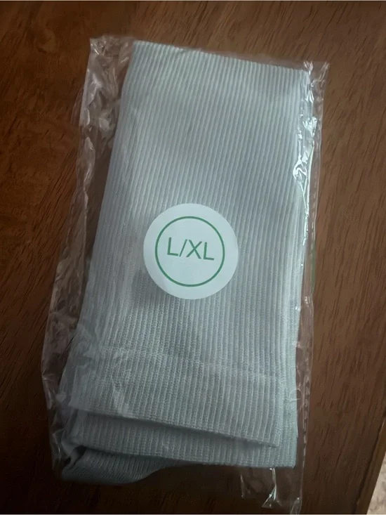 3/$5 Ribbed Socks - light gray
