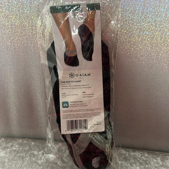 Gaiam yoga barre socks no slip grippy dance Pilates workout yoga Grey black