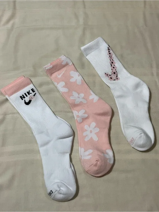 Nike Everyday Plus Dri-FIT Pink & White Floral Crew Sock Trio