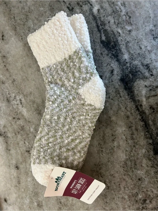 North east Cozy Plush Crew Socks - Green & White nwt