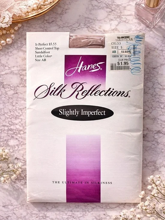 VINTAGE Hanes Silk Reflections Sheer Control Top Hosiery Little Color Size AB