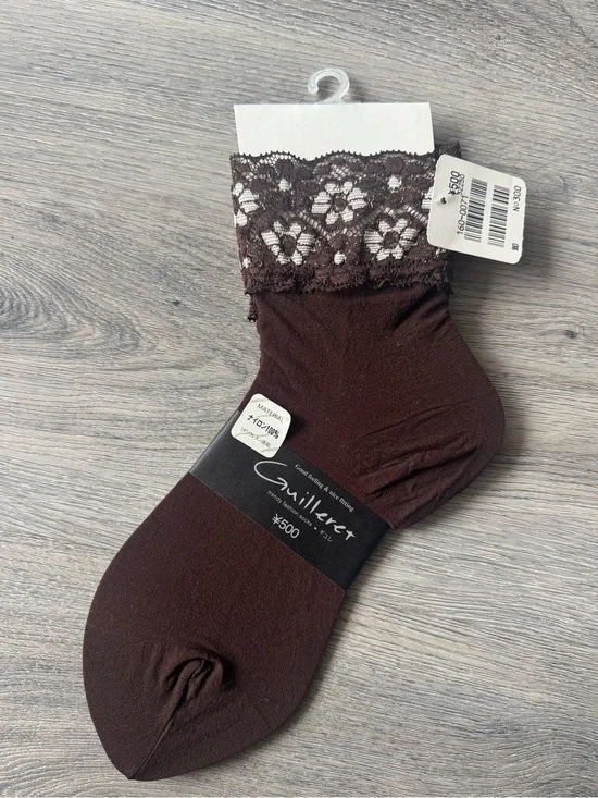 Sheer Lace Quarter Socks