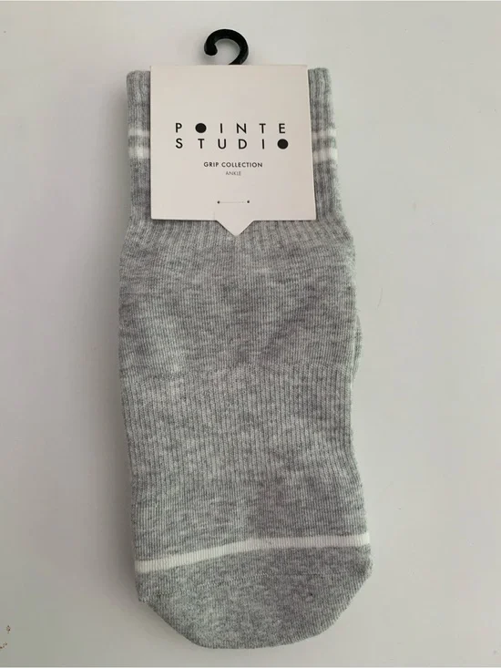 Pointe Studio Women’s Heather Gray Varsity Grip Ankle Sock