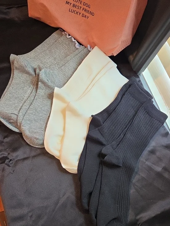 6 Pairs Of Ribbed Ankle Socks - Black, White, Gray Small Tote Bag Included
