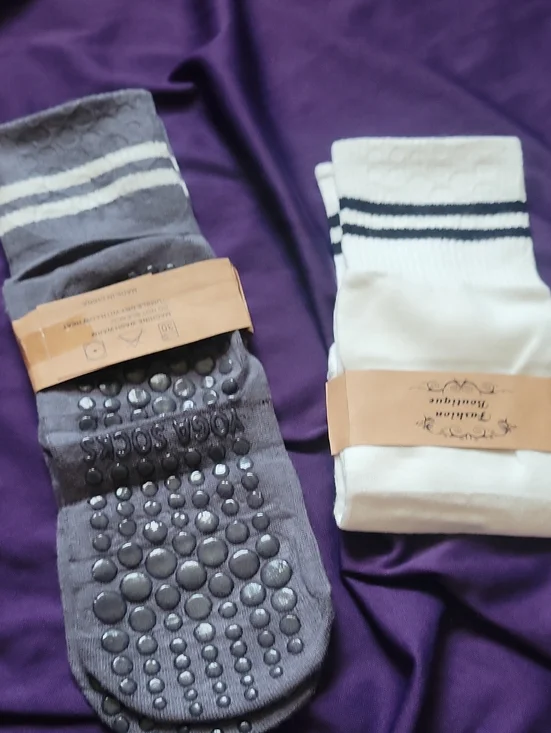 NWT Ladies Slip Resistant Socks 2-Pack