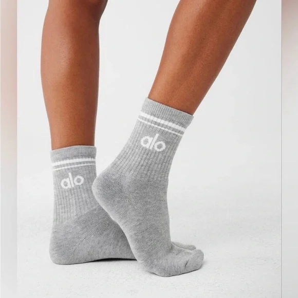 ALO Yoga Heather Grey Half-Crew Socks with White Logo size Medium