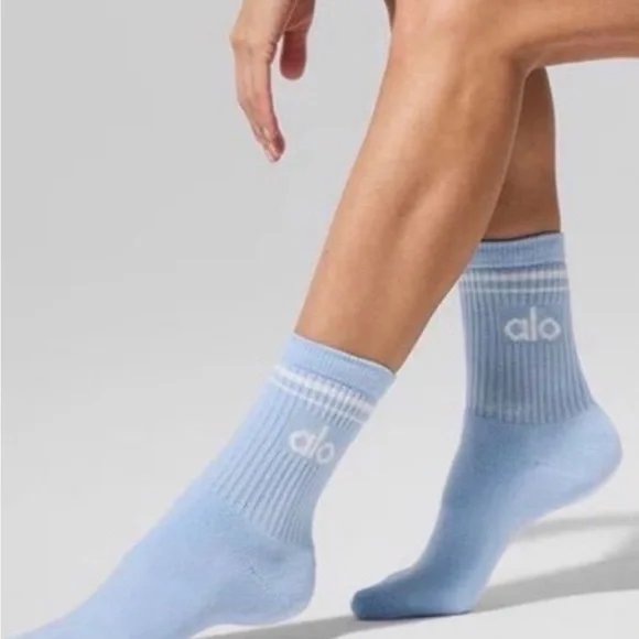 ALO Yoga Seashell Blue Half-Crew Socks with White Logo size Medium