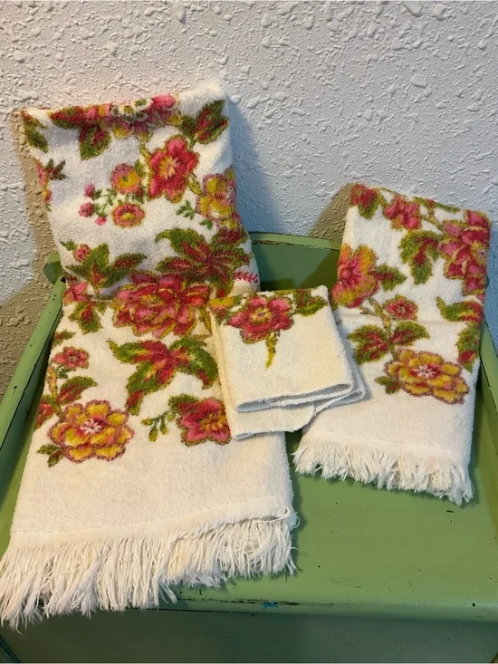 Vintage Cannon Style Pink & Green Floral Towels & Hand Towel