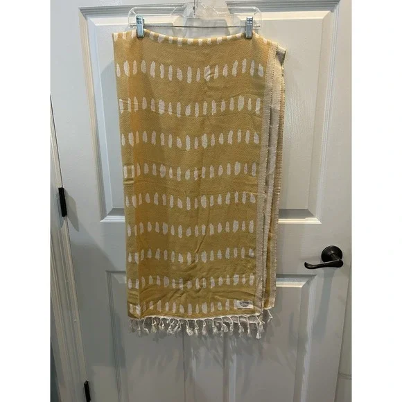 Authentic Turkish peshtemal towel/throw from the brand Teema Towel 63x36