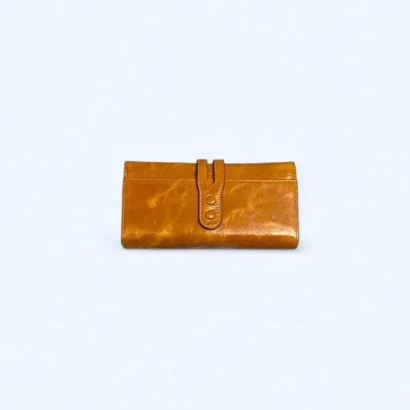 Tan‎ leather wallet with a classic look