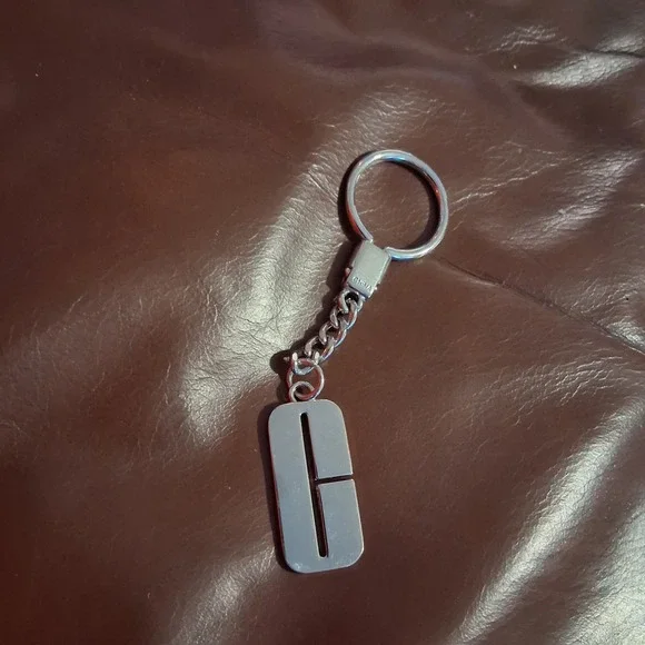 Clinique Cosmetics Silver Tone Metal Key Chain/Ring with C Logo Makeup GUC