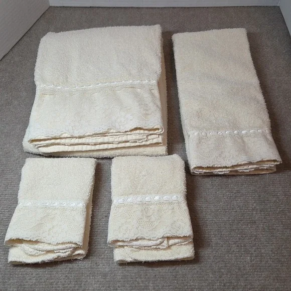 +2 Vintage Dundee Towel Set Cream Lace Lot of 4 Pc 1980's cottage shabby chic