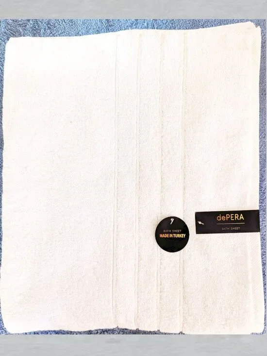 dePERA White Bath Sheet Measures 34 x 64 inches
