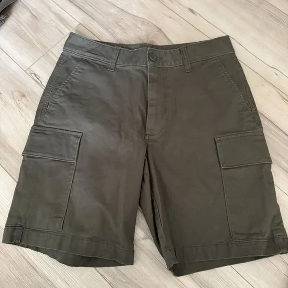Old Navy Lived-In Straight Cargo  Olive Green Shorts Men's Size 30