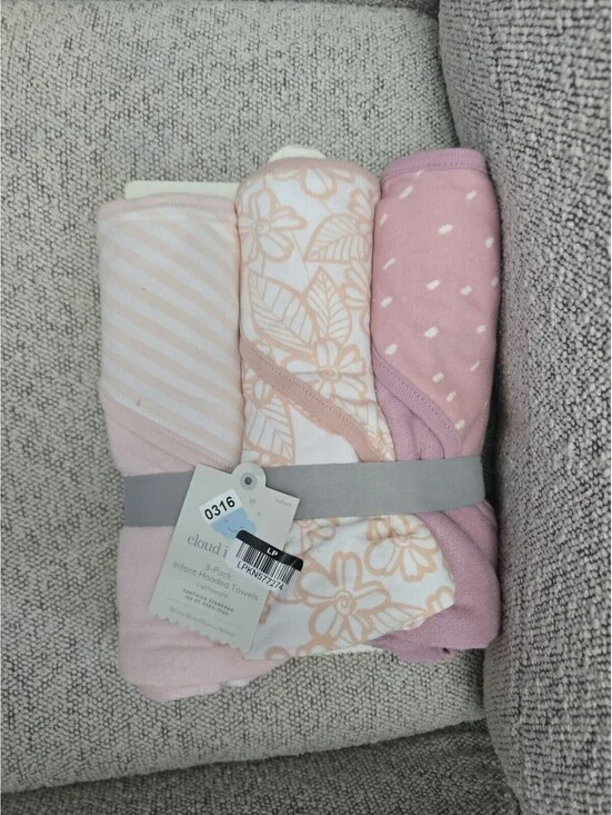 Hooded towels brand new three pack item 316 bin 13