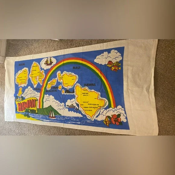 Beach Scene. Vintage Hawaii Beach Towel. Hawaii Map. Islands.