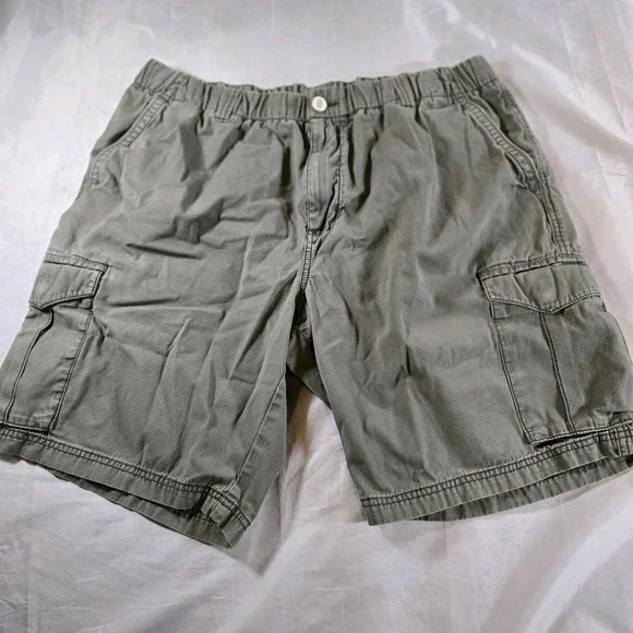 Tommy Bahama Mens XL Olive Green Cargo Shorts Elastic Waist Cotton Casual