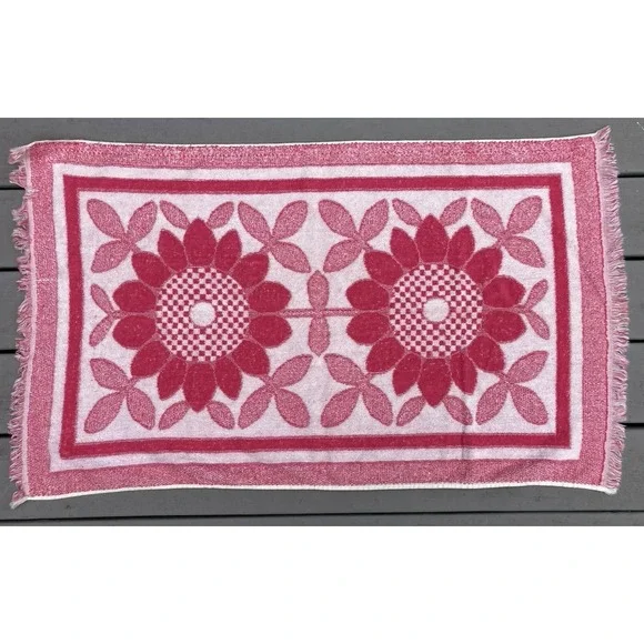 Vintage cotton bath towel St. Mary's pink & white floral daisy sunflower 1970's
