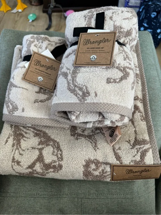 Wrangler Beige & Brown running horses 1 bath Towel + 2 hand/washcloth Set