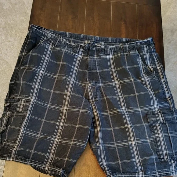Wrangler Men's‎ Dark Plaid Cargo Shorts