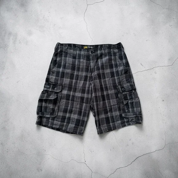 men's baggy Lee dark plaid cargo shorts size 34