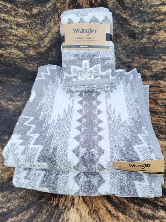 Wrangler Gray & White Aztec Pattern Bath Towel Set