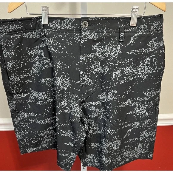 New $70 Under Armour Storm UA Golf  1377303‎ Printed Black Golf Shorts Size 36